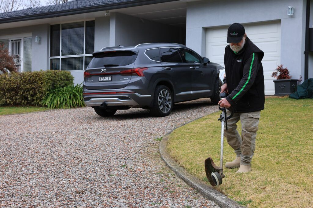 Lawn mowing service near me Liverpool